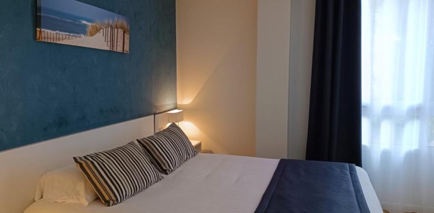 Pey La Tour - Logis Hotels & Restaurant Salleboeuf Zimmer foto